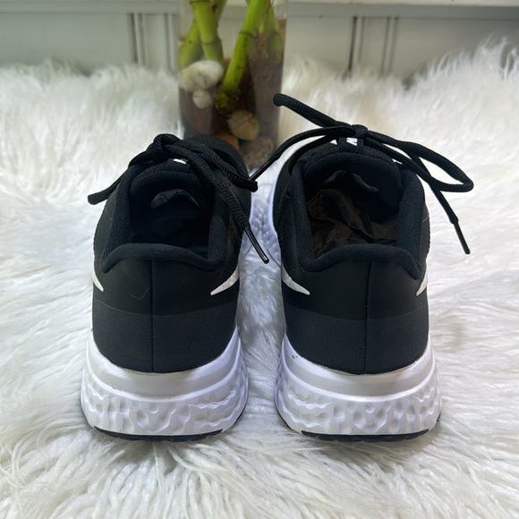 Nike Revolution Running Shoes - Picture 3 of 7